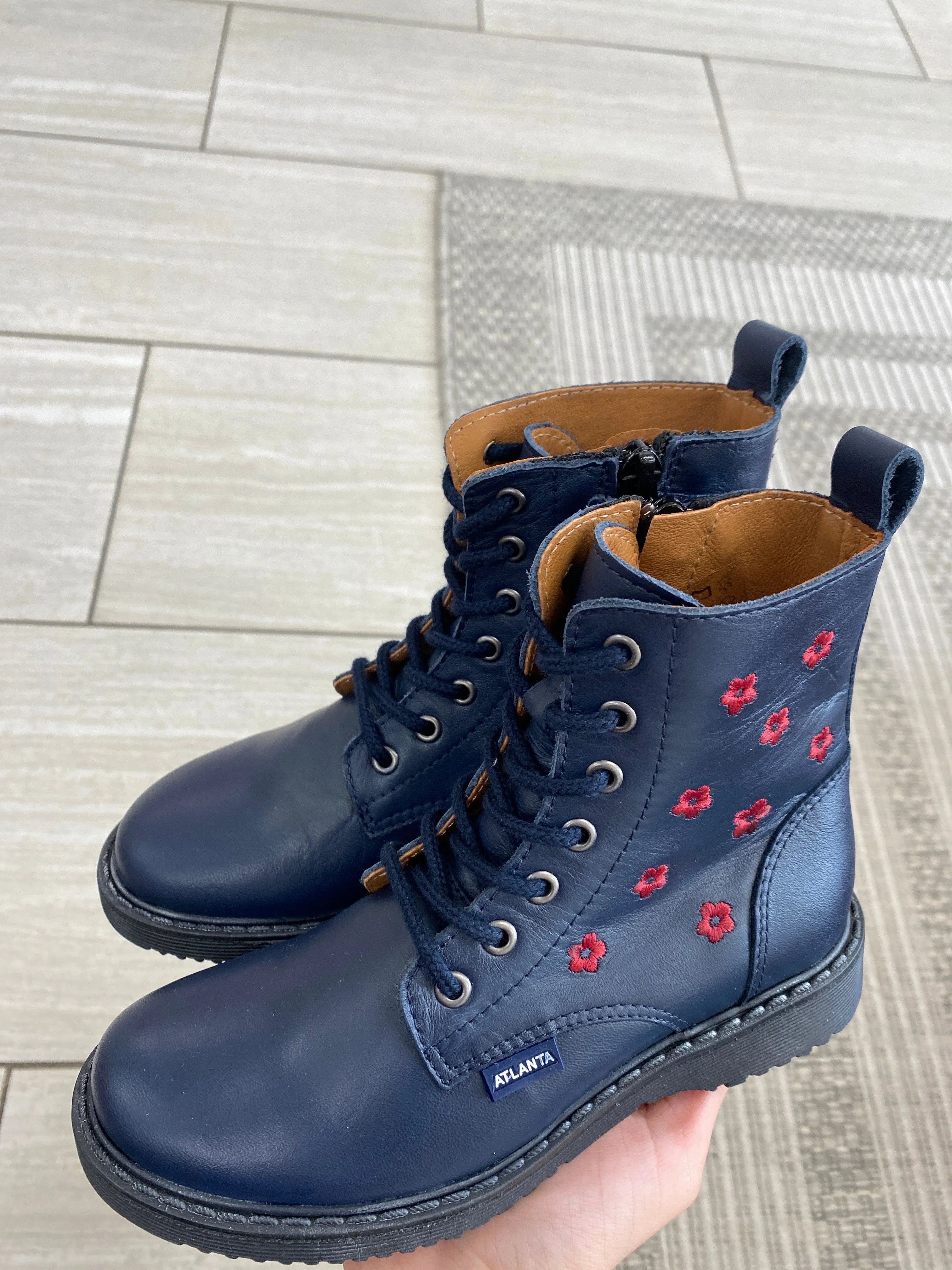 Atlanta Mocassin Navy Flower Boot