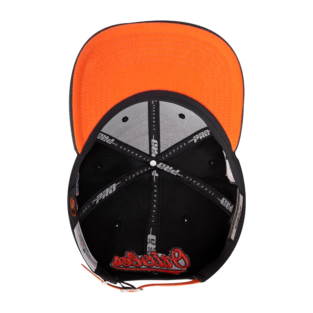 MLB BALTIMORE ORIOLES OLD ENGLISH UNISEX 6 PANEL LEATHER STRAPBACK (BLACK)